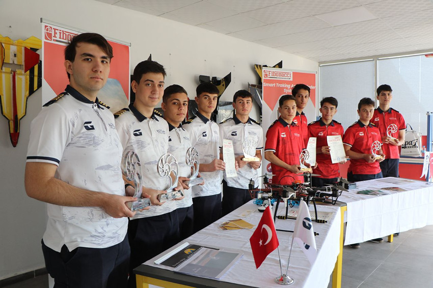 Liseliler kendi yaptıkları robotla Dünya Şampiyonu oldu - Resim: 3