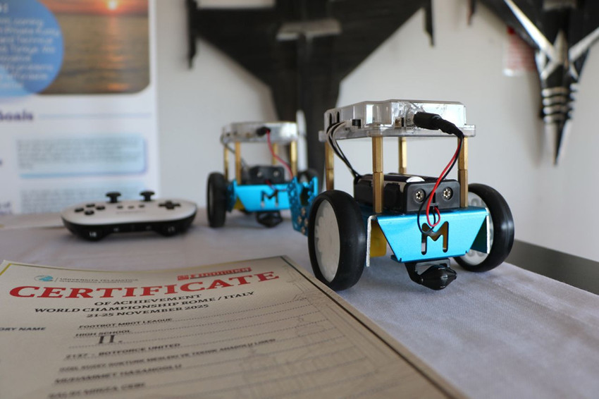 Liseliler kendi yaptıkları robotla Dünya Şampiyonu oldu - Resim: 4