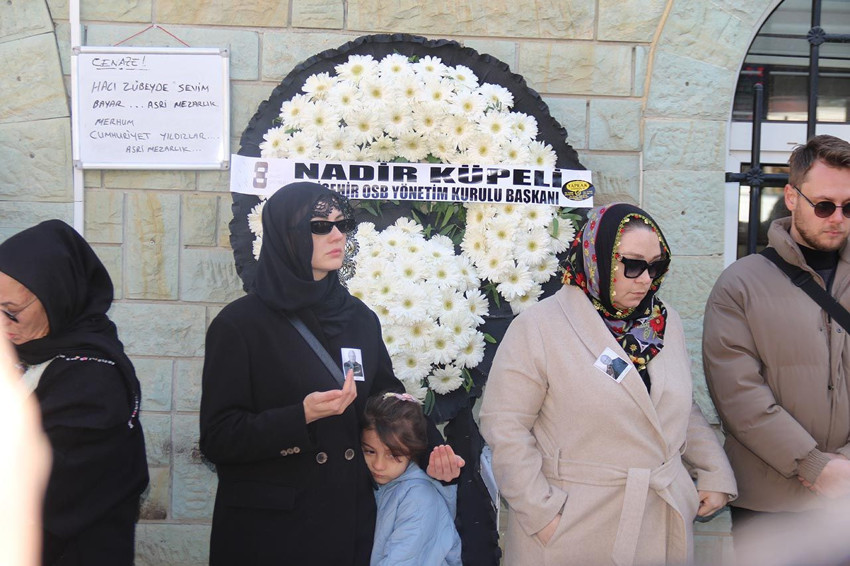 Ünlü oyuncu Burcu Özberk'in acı günü - Resim: 2