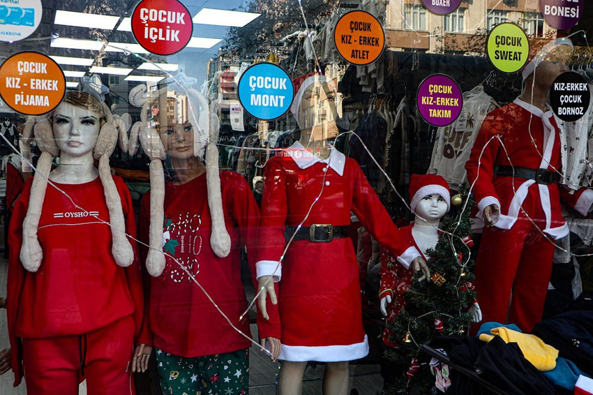 Yılbaşı öncesi kırmızı iç çamaşır satışları patladı - Resim: 4