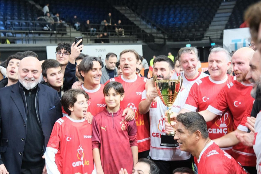 Milli futbolcular Bilal Erdoğan ile birlikte TÜGVA'nın turnuvasında sahaya indi - Resim: 4