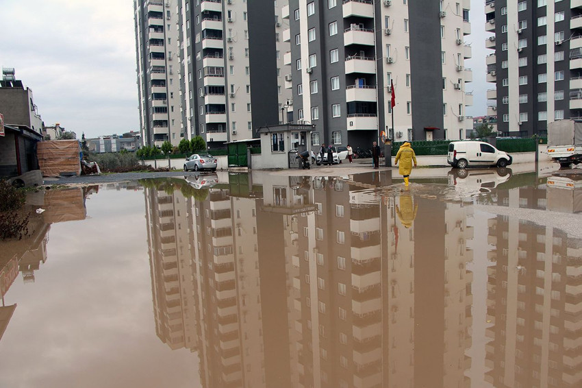 Lüks sitenin önünde görülmemiş rezalet: Vatandaş çözümü kendi bulmak zorunda kaldı - Resim: 2