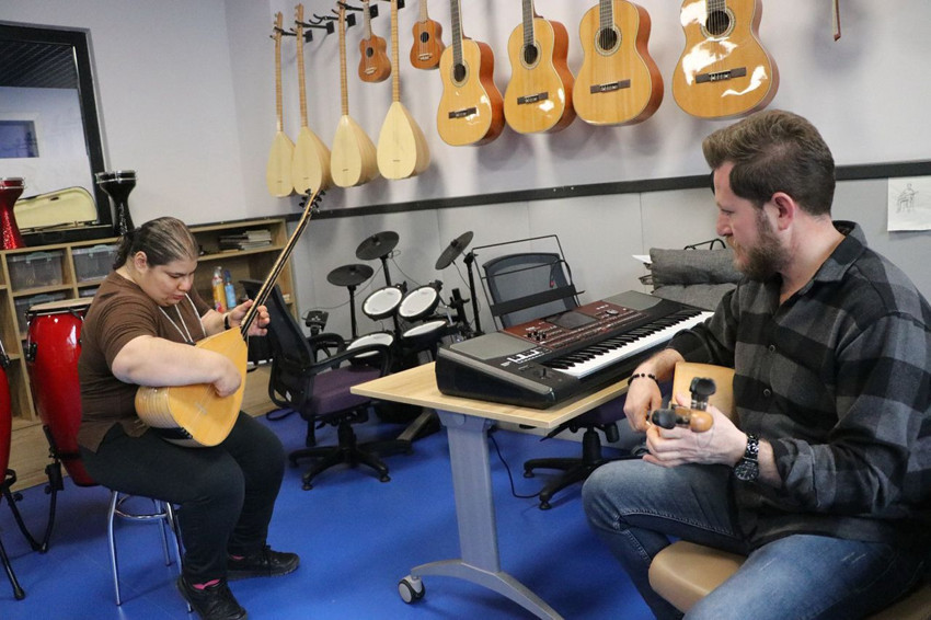 Görme engeli ona engel olamadı! Yüzde 90 görme engeline rağmen tam 4 üniversite bitirmeyi başardı - Resim: 4