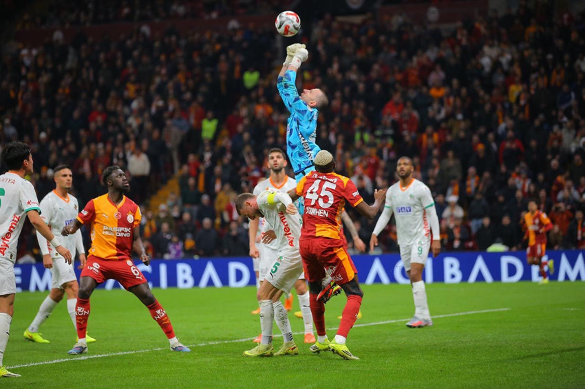 Galatasaray, Alanyaspor'u devirdi! Evinde yenilgiyi unuttu - Resim: 2