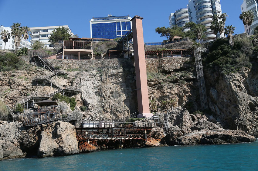 Türkiye'nin turizm başkentindeki eşsiz güzelliklerinde saç baş yolduran işgal! - Resim: 3