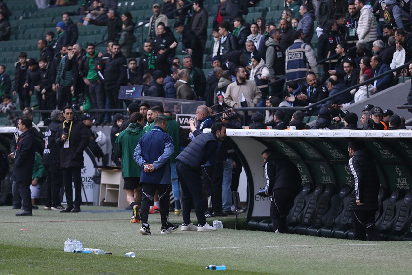 Kocaelispor-Konyaspor maçında kıyamet koptu, Selçuk İnan tüm kulübeyi soyunma odasına gönderdi - Resim: 2