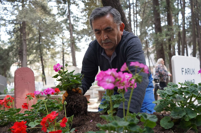 Mezarlıkta dijital dönem! Bayram öncesi karekodlu mezar taşlarıyla görüntülü ziyaretler başladı - Resim: 4