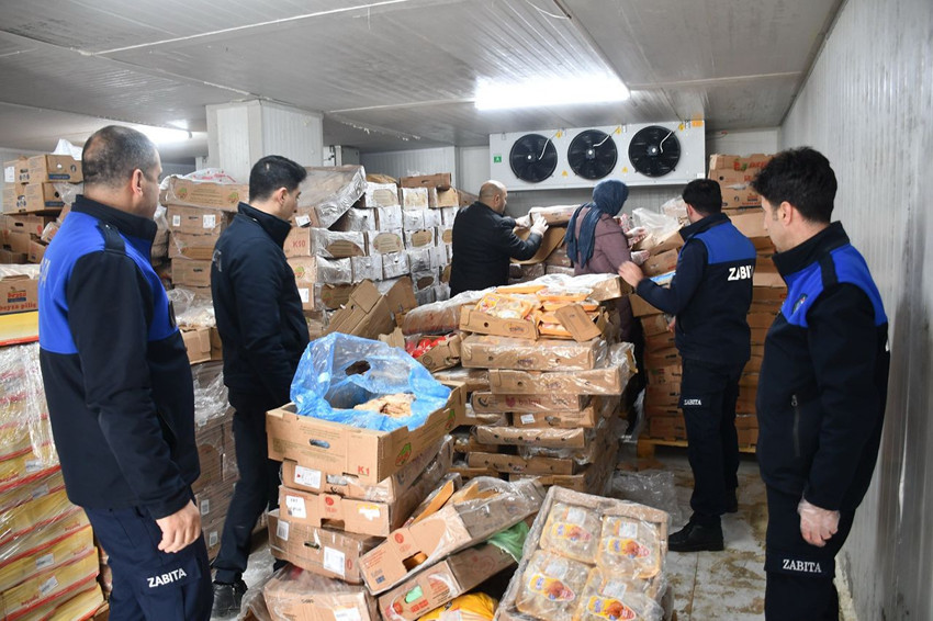 Bir gıda skandalı daha... Tam 50 ton bozuk tavuk eti ele geçirildi! - Resim: 3