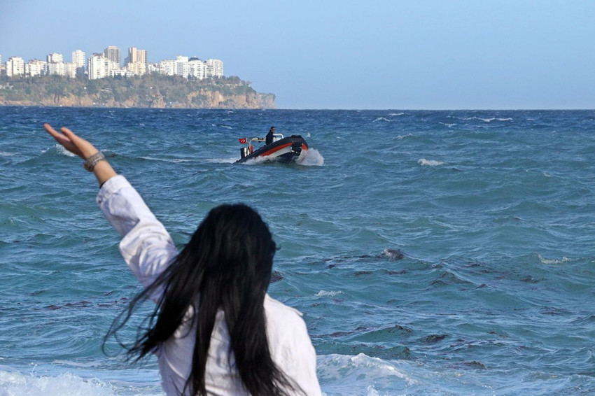 Türkiye'nin dünyaca ünlü sahilinde can pazarı: 3 kuzenden 2'si kurtarıldı 1'i boğularak can verdi! - Resim: 4