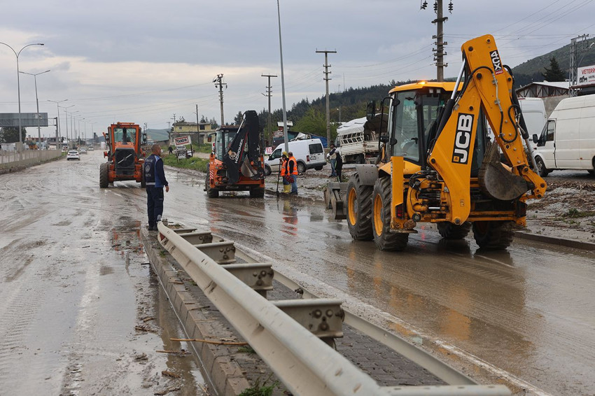 Sağanak yağışlar Antakya'yı yuttu! Okullar 1 gün tatil edildi - Resim: 3