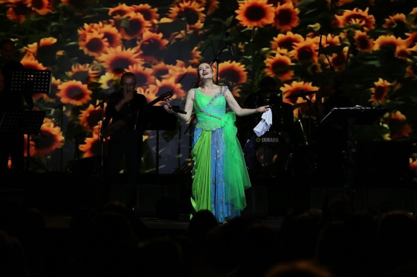 Ünlü şarkıcı Candan Erçetin'den olay itiraf: ''Kötü yola düştüm, şarkıcı oldum...'' - Resim: 3