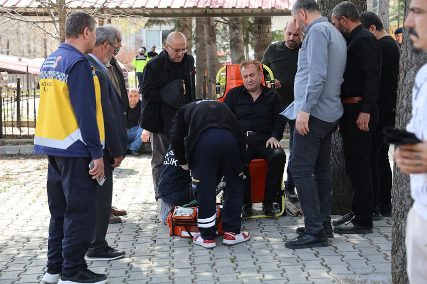 Kahraman Ayla öğretmenin eşi cenaze töreninde fenalaştı! - Resim: 3