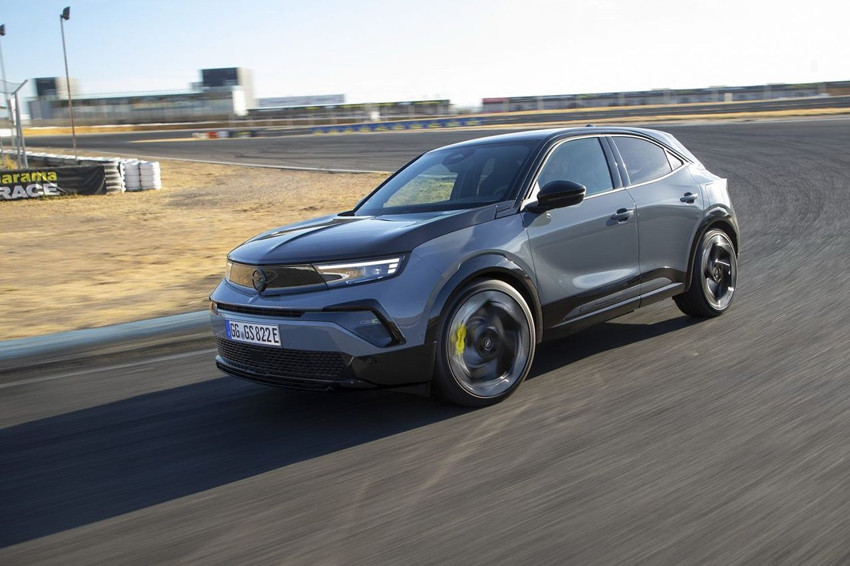 Opel'in 281 beygirlik şehir içi canavarı Mokka GSE Türkiye'de! - Resim: 2