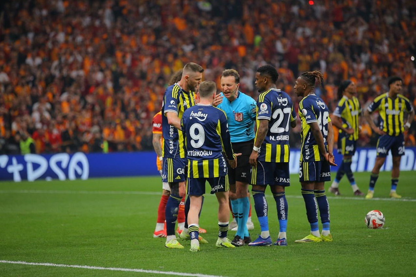 Derbi sonrası canlı yayında olay sözler: ''O şerefsiz, o hain...'' - Resim: 3