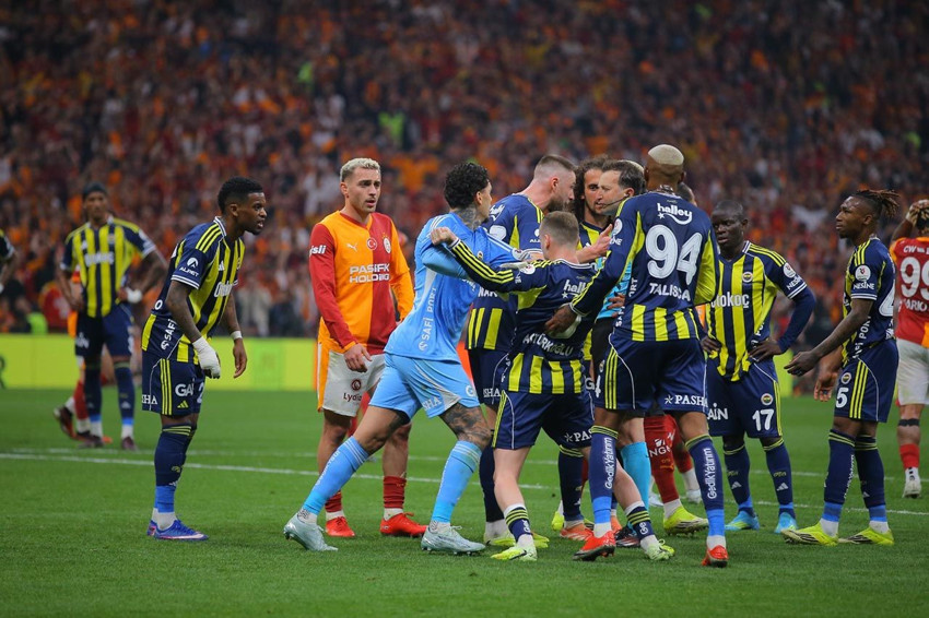 Derbi sonrası canlı yayında olay sözler: ''O şerefsiz, o hain...'' - Resim: 2