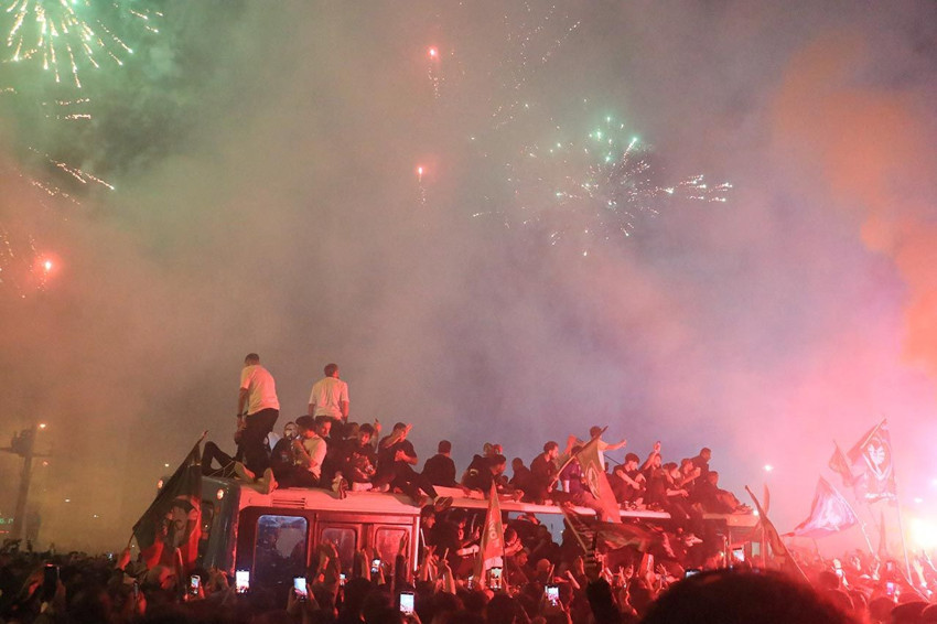 Amedspor'un şampiyonluk kutlamalarında ortalık karıştı, çok sayıda yarlı ve gözaltı var! - Resim: 2