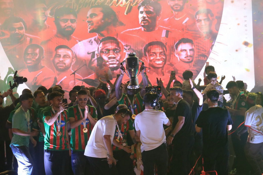 Diyarbakır’da tarihi gece: Süper Lig'e yükselen Amedspor kupasını on binlerin önünde aldı! - Resim: 4
