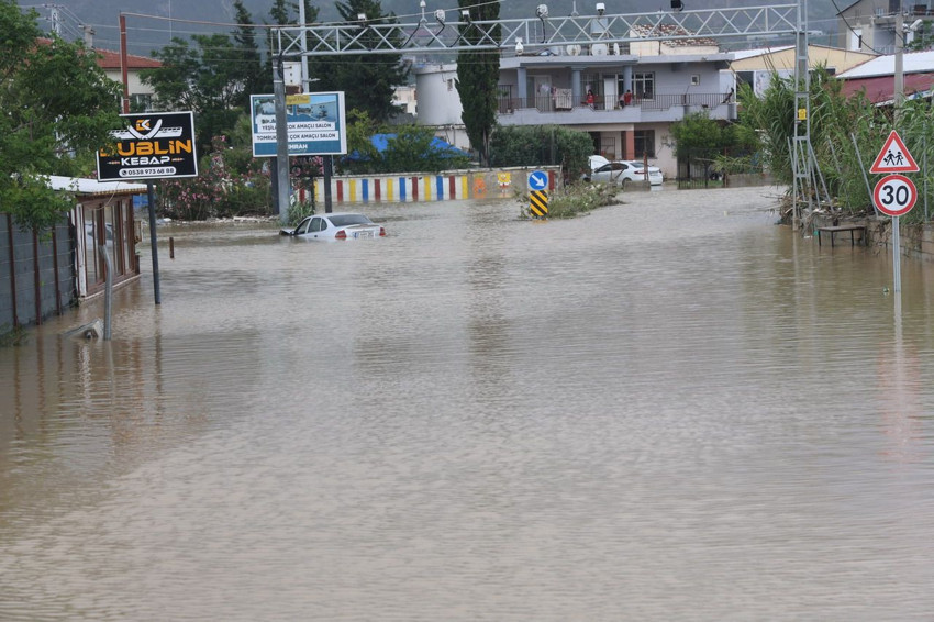 Hatay'daki sel felaketinde 2 kişi hayatını kaybetti: Okullar tatil edildi! - Resim: 3