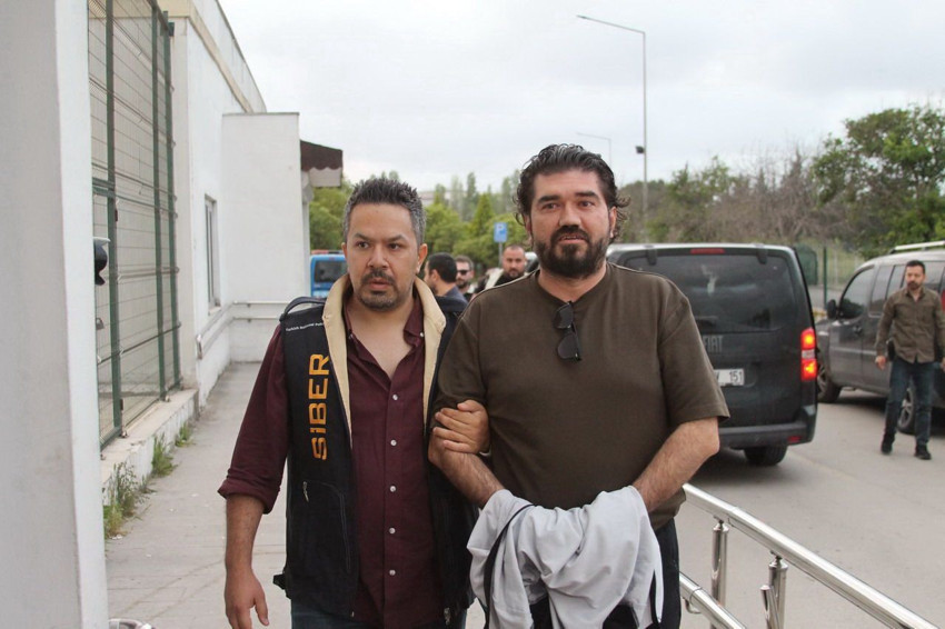 Tutuklu Rasim Ozan Kütahyalı, eşinin hamileliği gerekçesiyle Maltepe Cezaevi'ne nakledildi - Resim: 2