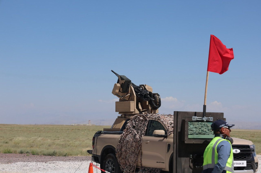 Türkiye'nin yerli İHA ve dron avcısı TOLGA dünyanın gözü önünde şov yaptı! - Resim: 4