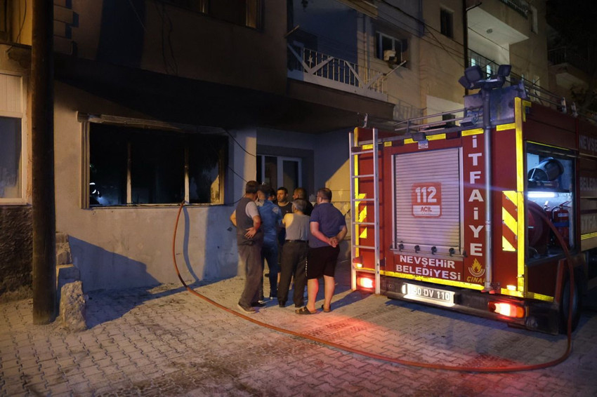 Bu da gözü dönmüş kardeş dehşeti: Önce bıçakla kovaladı, ardından evi ateşe verdi! - Resim: 4
