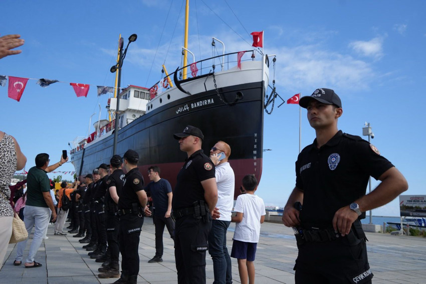 Samsun'da tarihi anlar: 240 tonluk Bandırma Vapuru karadan yürütüldü - Resim: 3