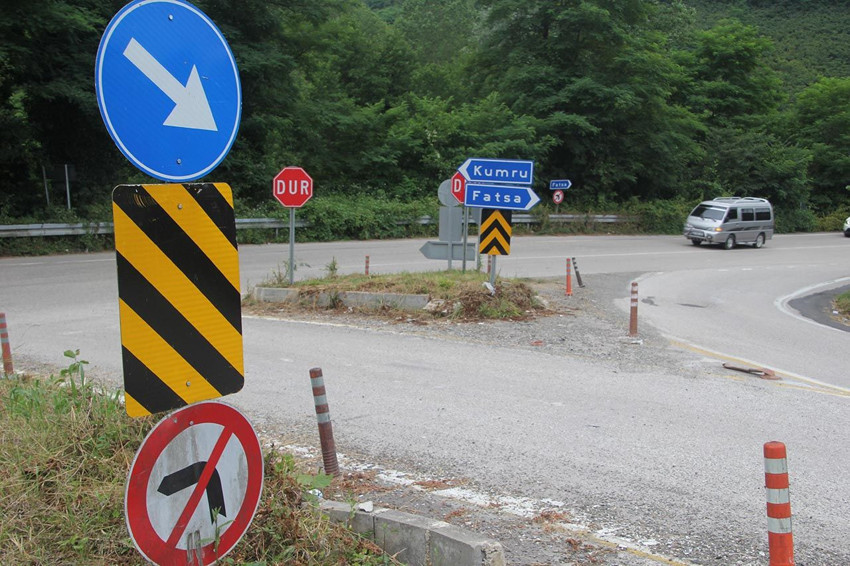 Kavşak değil sanki labirent: 29 tabela var, ilk kez giren ne yapacağını şaşırıyor - Resim: 5