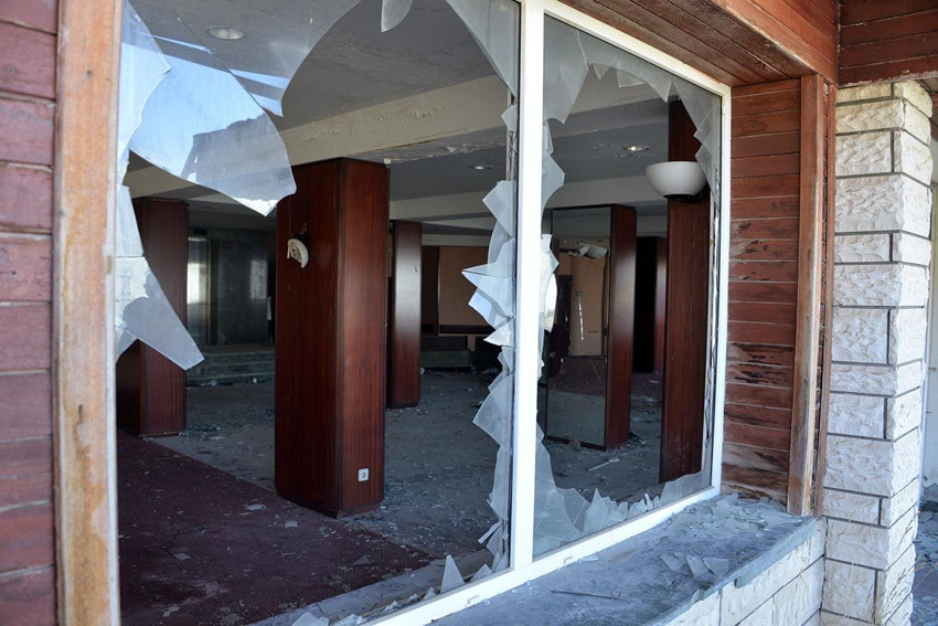 Cem Uzan'ın kaderine terk edilen lüks oteli satılığa çıkarıldı - Resim: 4