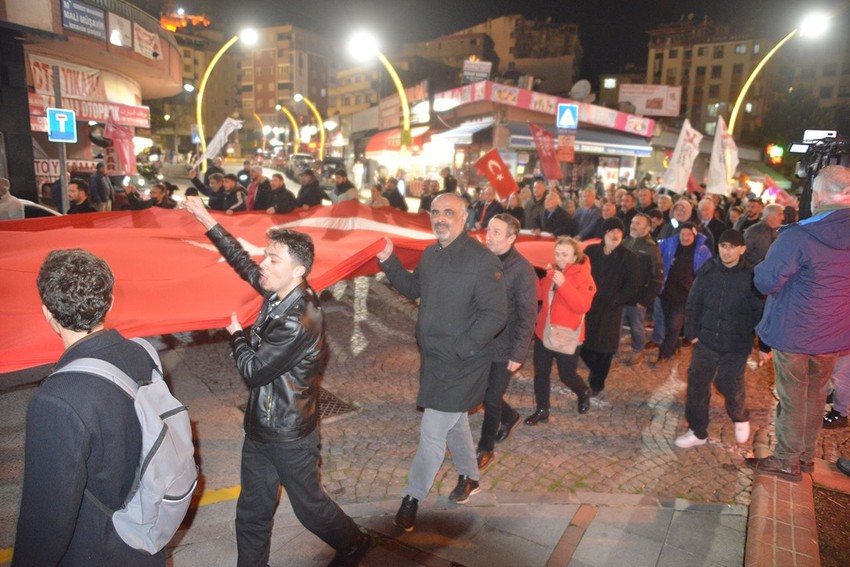 Göstericiler ile gösteri karşıtları arasında arbede çıktı - Resim: 3