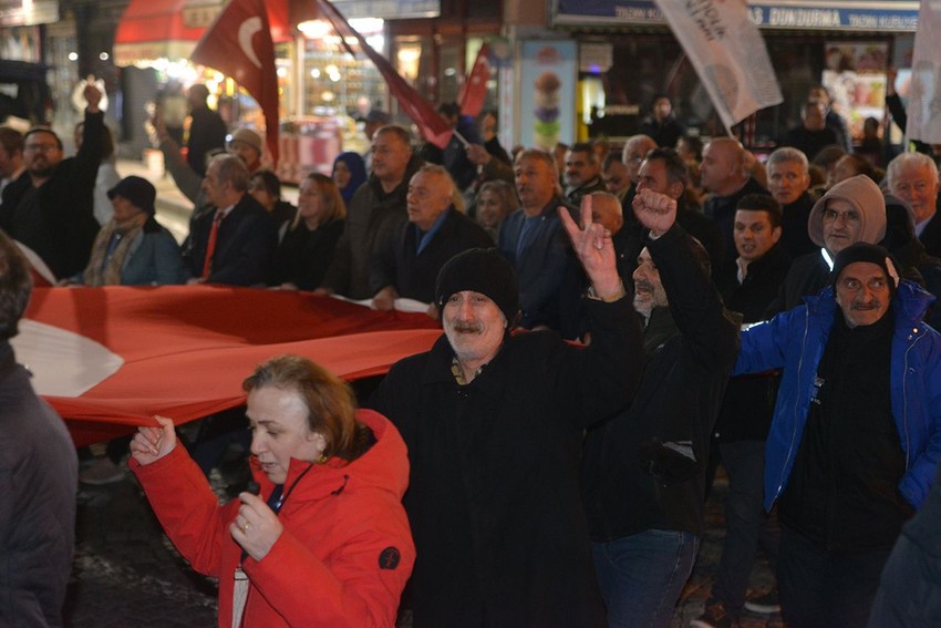 Göstericiler ile gösteri karşıtları arasında arbede çıktı - Resim: 4