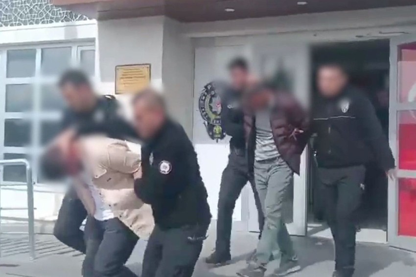 Sokak ortasında 3 suç makinesinden genç kadına taciz - Resim: 3