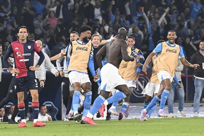 Napoli'nin şampiyonluk kutlamalarında büyük kabus: Onlarca yaralı var! - Resim: 3