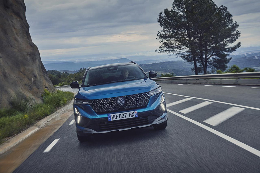 Renault'un ezber bozan SUV'u Renault Austral yenilenerek Türkiye'de yollara indi - Resim: 3