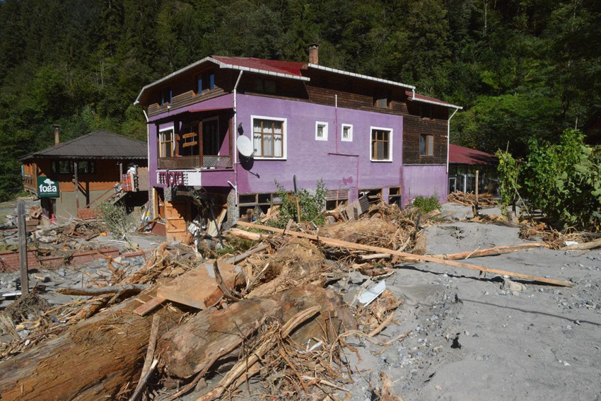 Rize'yi yutan çamur selinde ölüm kalım savaşının kahramanı onlar oldu - Resim: 1
