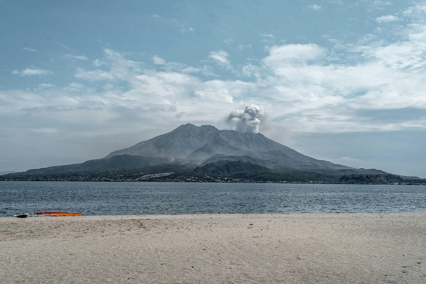 Dev yanardağı faaliyete geçti; küller binlerce metre havaya yükseldi - Resim: 4