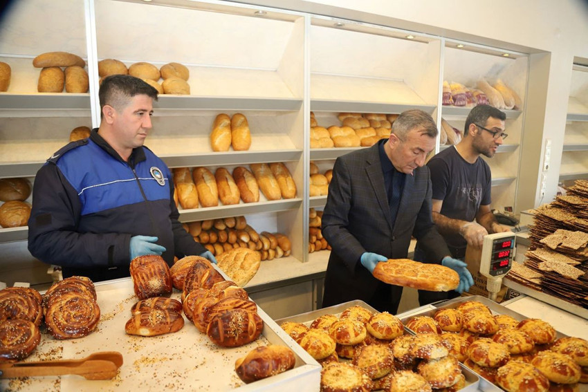 Fırında mide bulandıran görüntüler! Ramazan denetiminde imalathanede çıkmayan şey kalmadı - Resim: 2