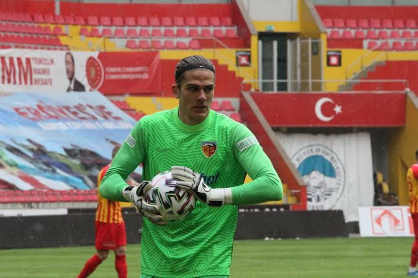 Beşiktaş yeni transferini resmen açıkladı; milli futbolcu Kartal oldu!