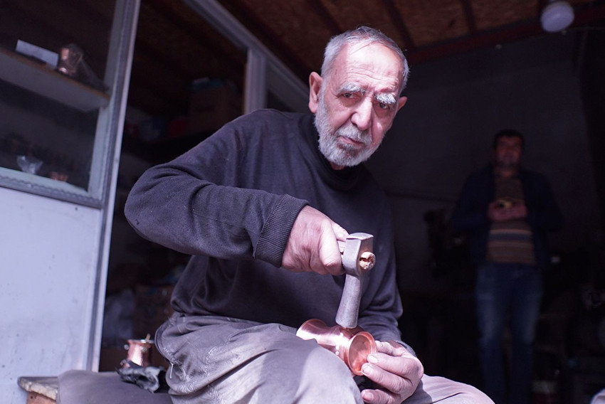 60 yaşındaki depremzede Türkiye'nin yok olmaya yüz tutan mesleğinin son temsilcilerinden... - Resim: 4
