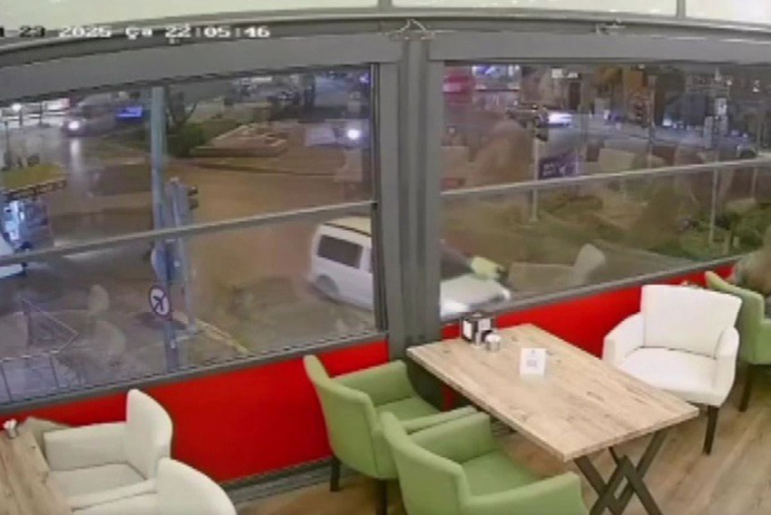 İzmir'de alkollü sürücü, polisi kaputta sürükledi - Resim: 2