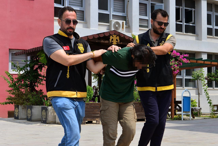 2 gence sopayla işkence eden şüphelinin ilk vukuatı değilmiş! Şoke eden görüntüler - Resim: 2