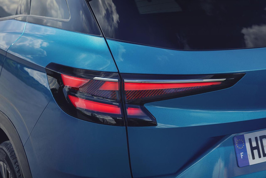 Renault'un ezber bozan SUV'u Renault Austral yenilenerek Türkiye'de yollara indi - Resim: 1