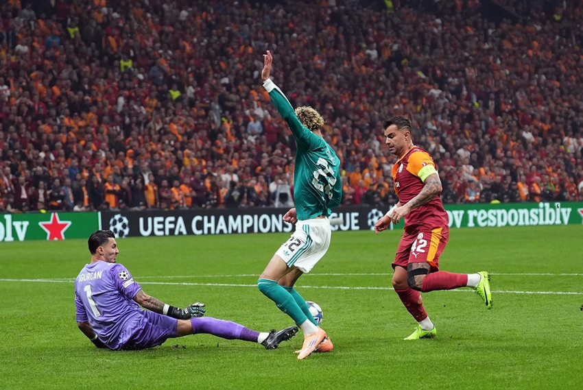 Galatasaray'ın Liverpool zaferinin mimarı Şampiyonlar Ligi’nde haftanın 11'ine adını yazdırdı - Resim: 3