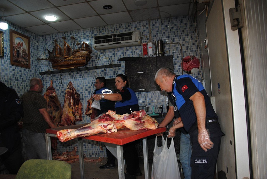 Allah kahretsin... Bize et diye yedireceklerdi; tam 1 ton bozuk et imha edildi - Resim: 1