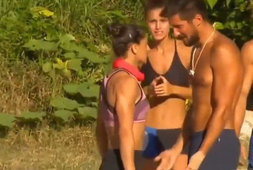 Survivor'da oyunu kaybeden kadın yarışmacı, rakibine kafa atıp burnunu kırdı - Resim: 2