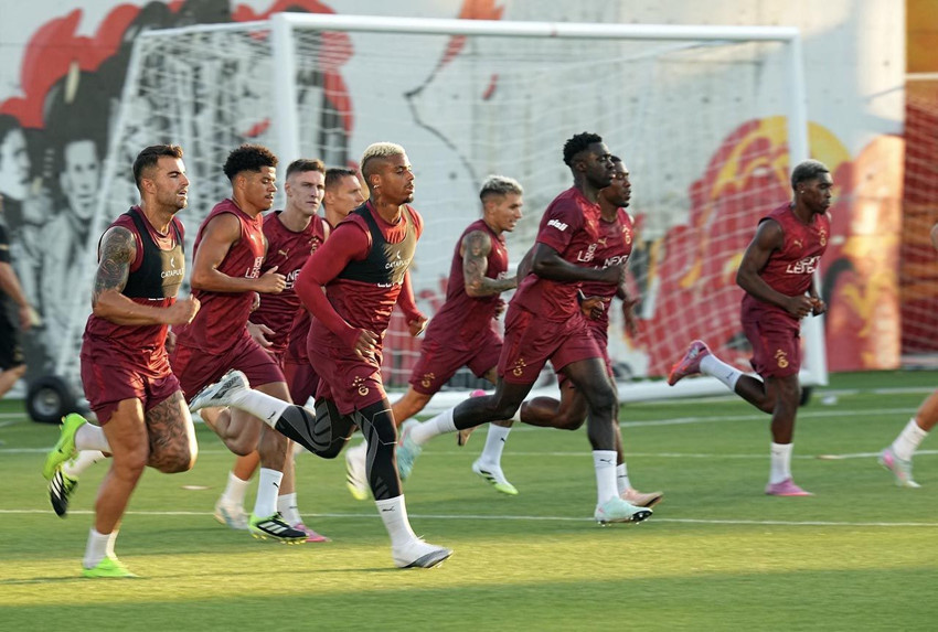 Galatasaray'da yaprak dökümü: 5 futbolcu ile yollar ayrılıyor - Resim: 1