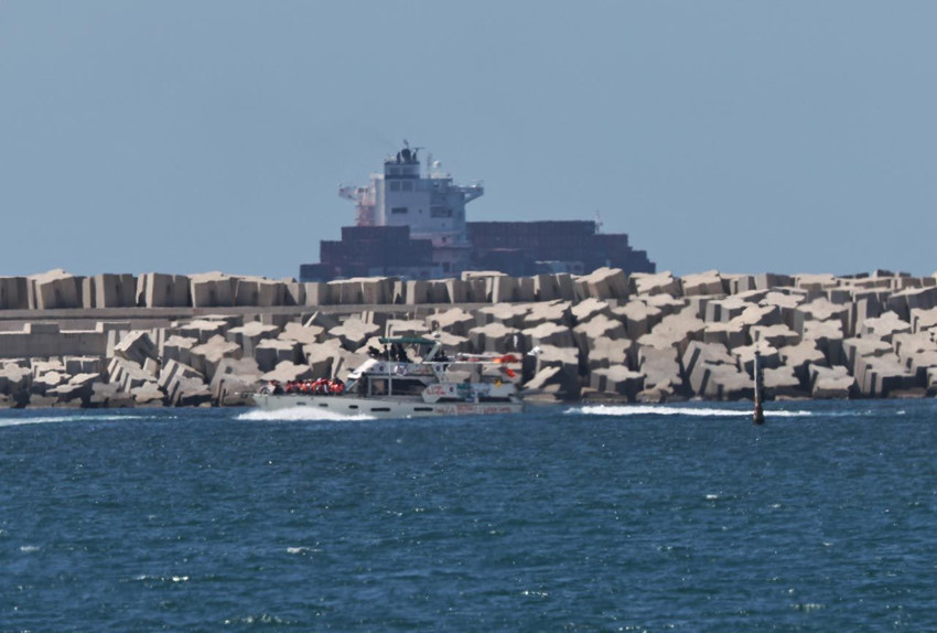 İsrail'in alıkoyduğu Küresel Sumud Filosu'ndaki aktivistler limana getirildi - Resim: 1