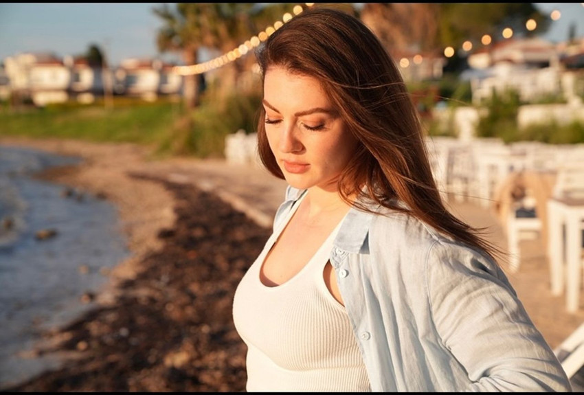 Güzel oyuncu Burcu Özbek'i çileden çıkarttılar; isyan ettiği ifadeler olay oldu - Resim: 2