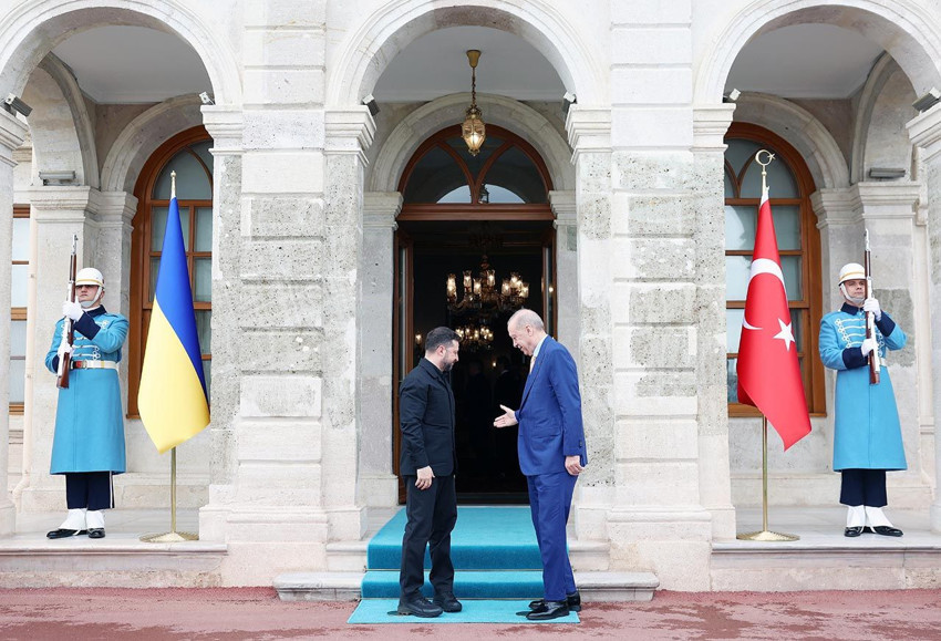 Ukrayna lideri Zelenski İstanbul'da: Erdoğan ile görüşüp soluğu Balat'ta aldı - Resim: 2