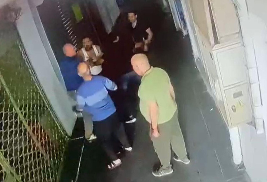 Pasajda dehşet: 2 erkek tartıştıkları kadını darbetti - Resim: 3