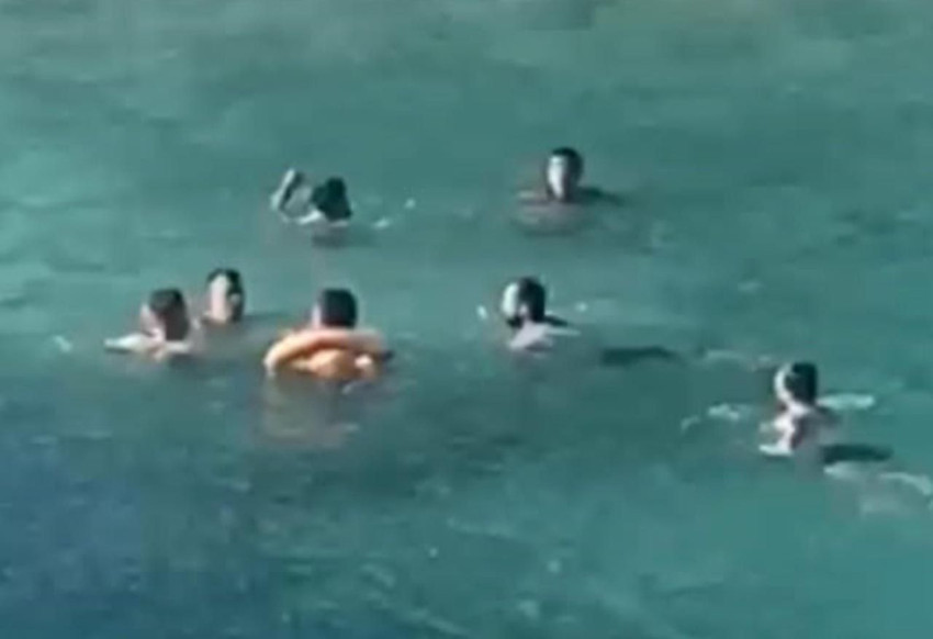 Yok böyle kavga! Denizin ortasında sopalı dehşet kamerada - Resim: 3